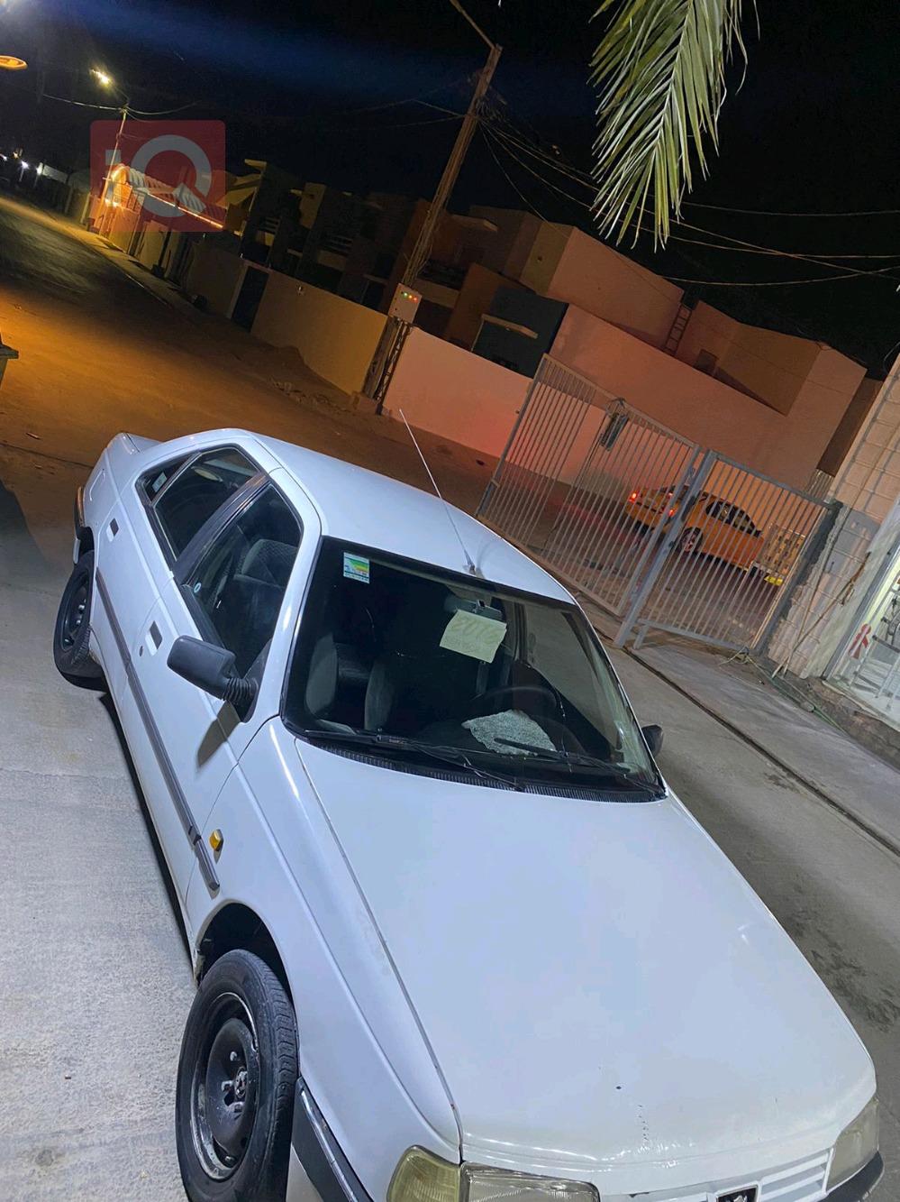 Peugeot 405